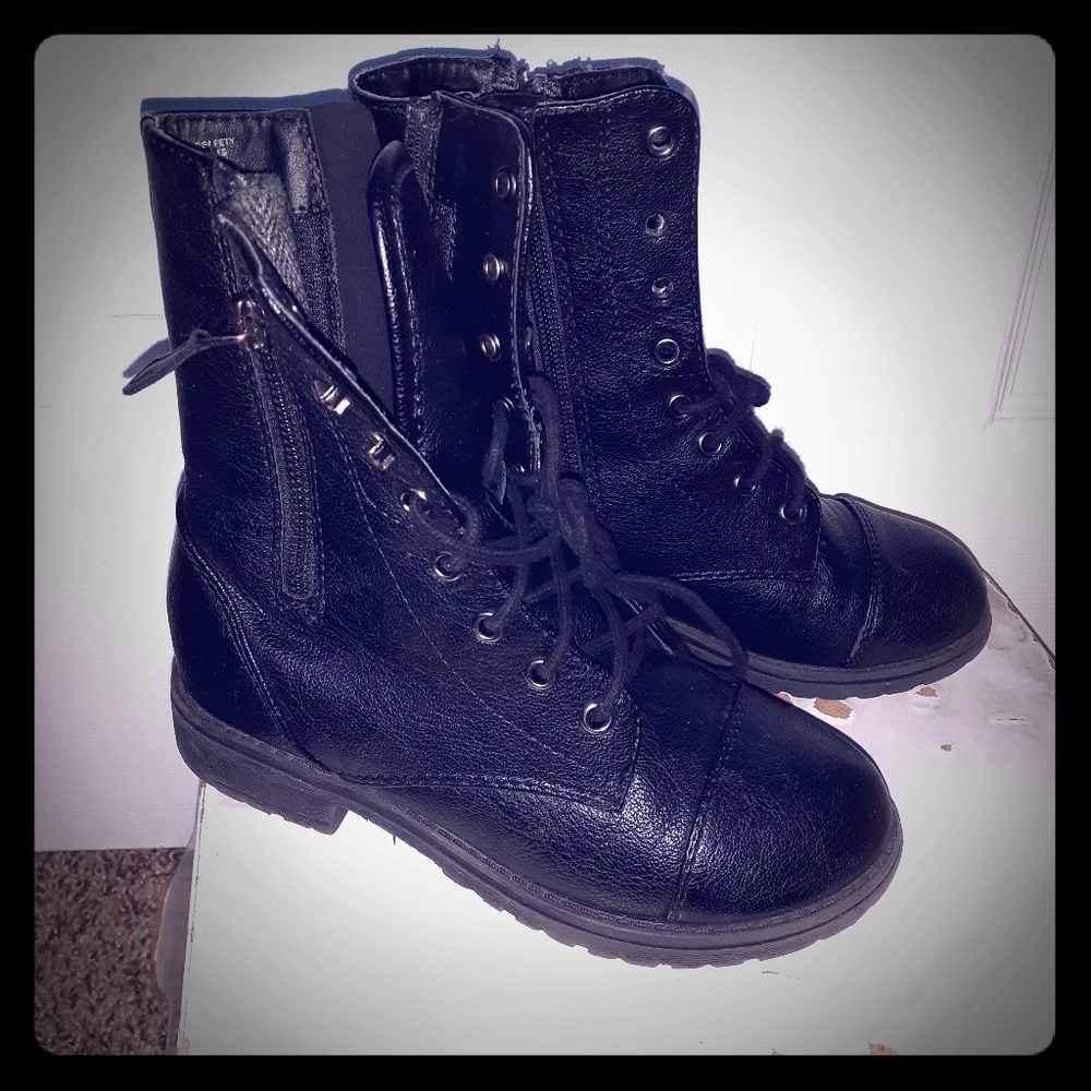 Girls boots